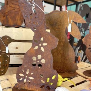 CORTEN CONIGLIO SEDUTO FIORI